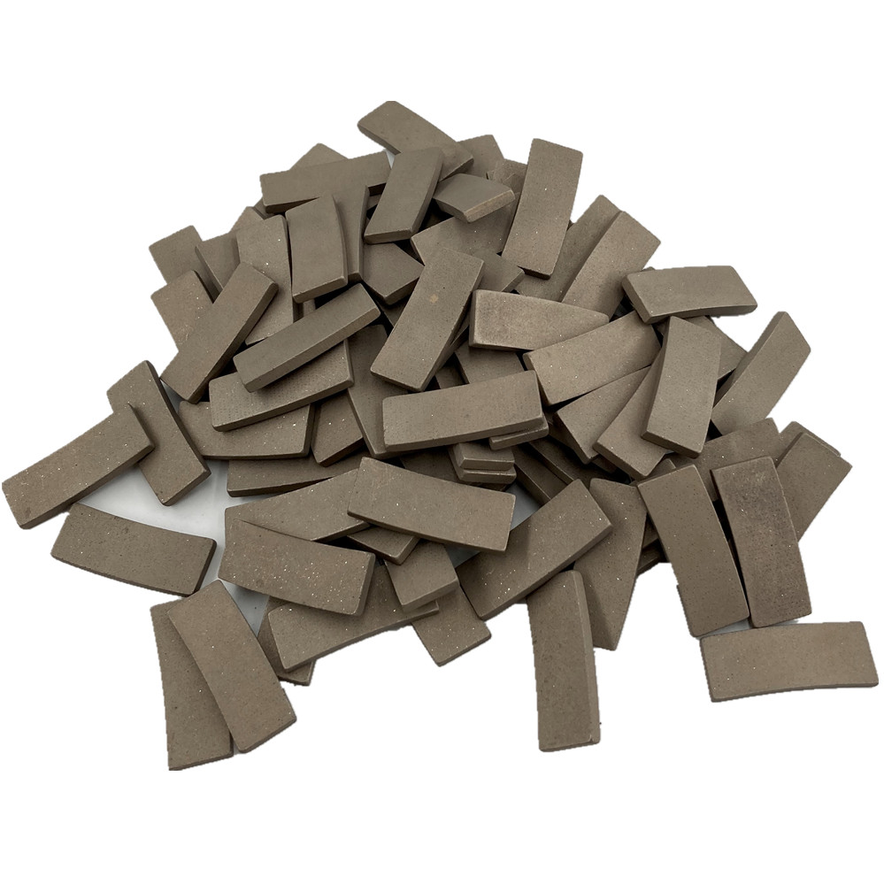 有序排列花岗刀头